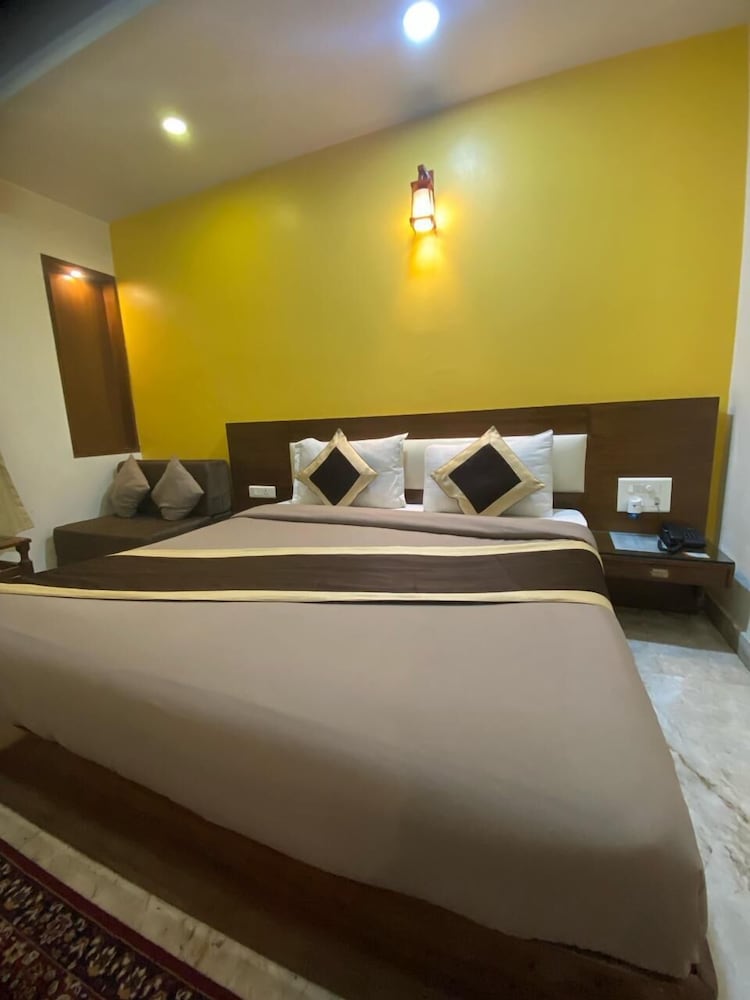 FabHotel Swaruchi Inn Rohini