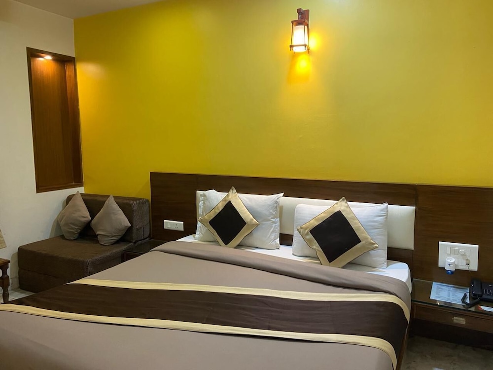 FabHotel Swaruchi Inn Rohini