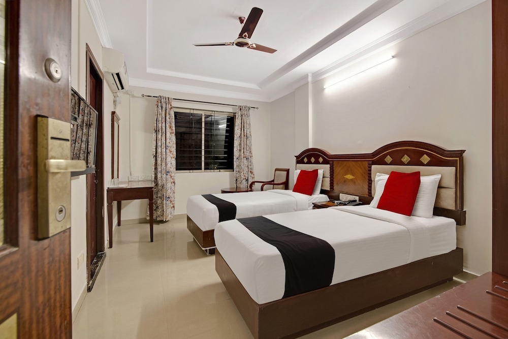 Capital O 11148 Amethyst Business Hotel