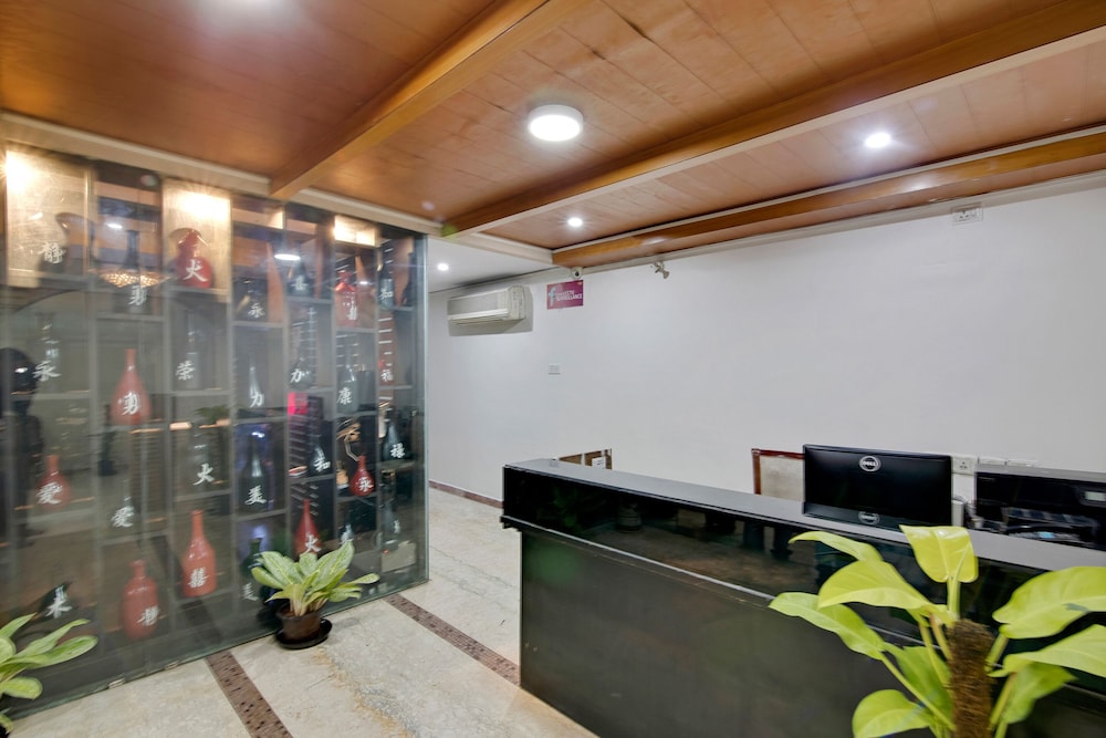 Capital O 11148 Amethyst Business Hotel